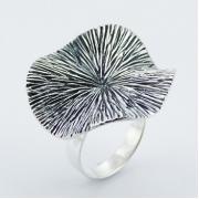 Wholesale Waved Round Top Antiqued Abstract Rays Sterling Silver Rings