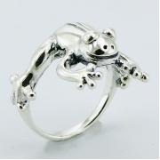 Wholesale Shiny Silver Ring Topped By Authentically Crafted Cute Frog