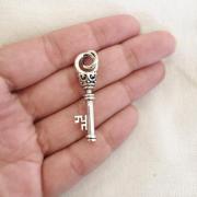 Wholesale THE ROYAL KEY SILVER PENDANT